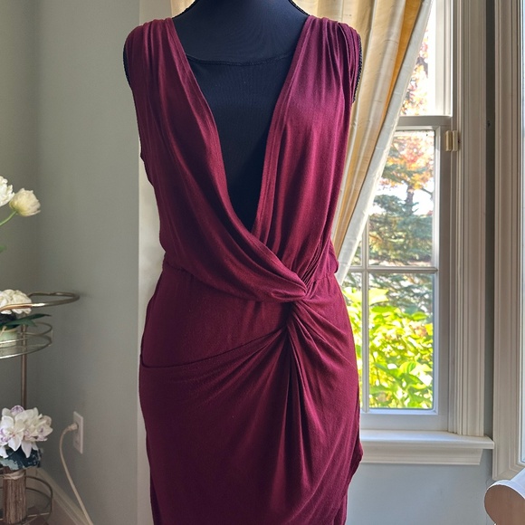Robert Rodriguez Lightweight Stretch Faux Wrap Sleeveless Dress in Wine - Picture 2 of 5